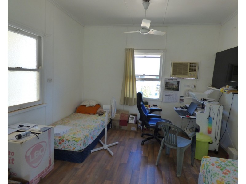 10 Moore Street, Dirranbandi QLD 4486