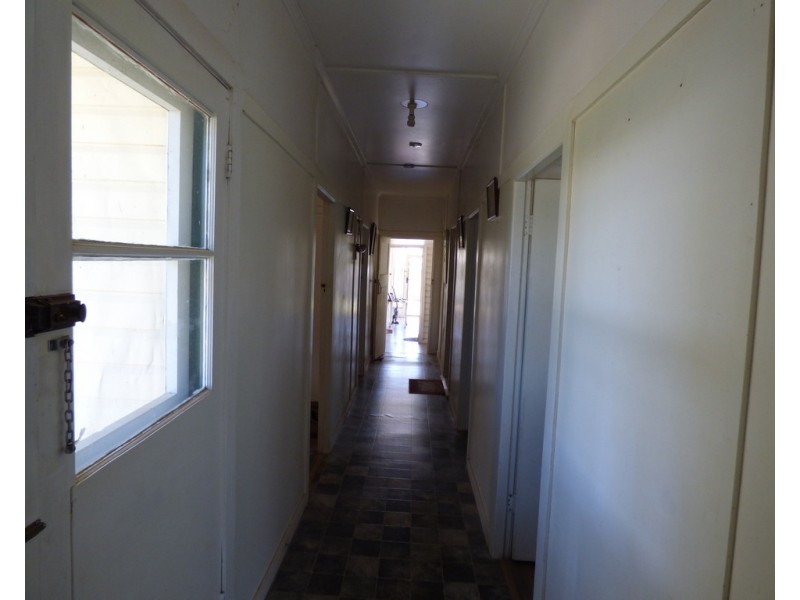 10 Moore Street, Dirranbandi QLD 4486