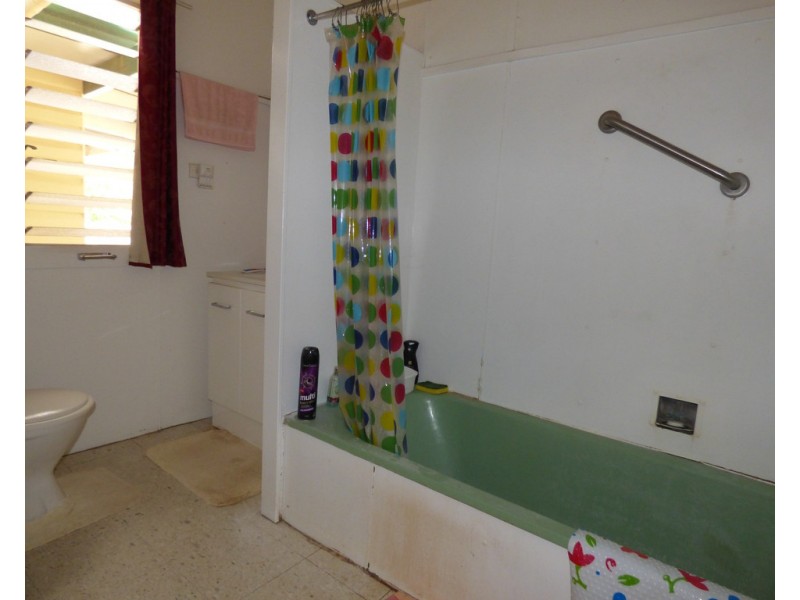 10 Moore Street, Dirranbandi QLD 4486