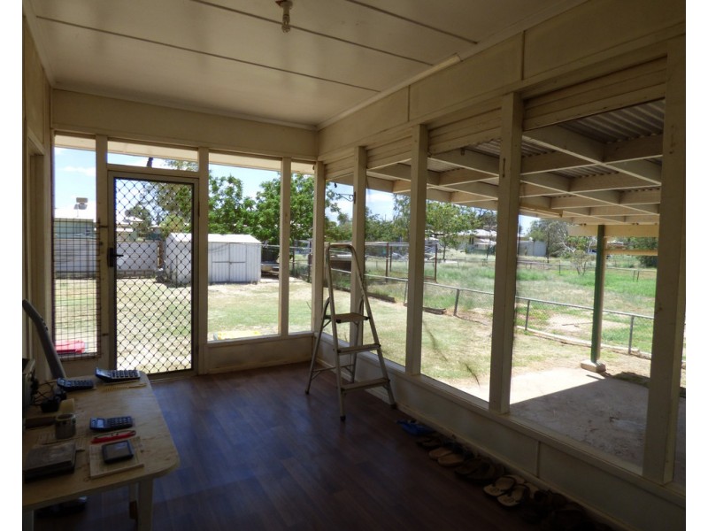 10 Moore Street, Dirranbandi QLD 4486