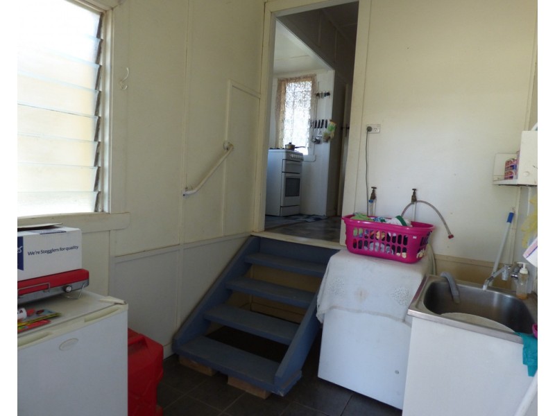 10 Moore Street, Dirranbandi QLD 4486