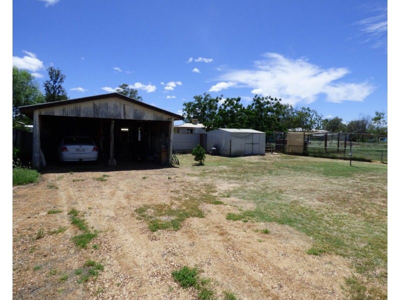 10 Moore Street, Dirranbandi QLD 4486