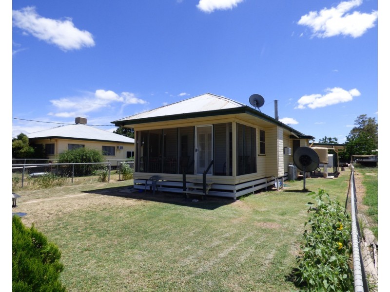 10 Moore Street, Dirranbandi QLD 4486