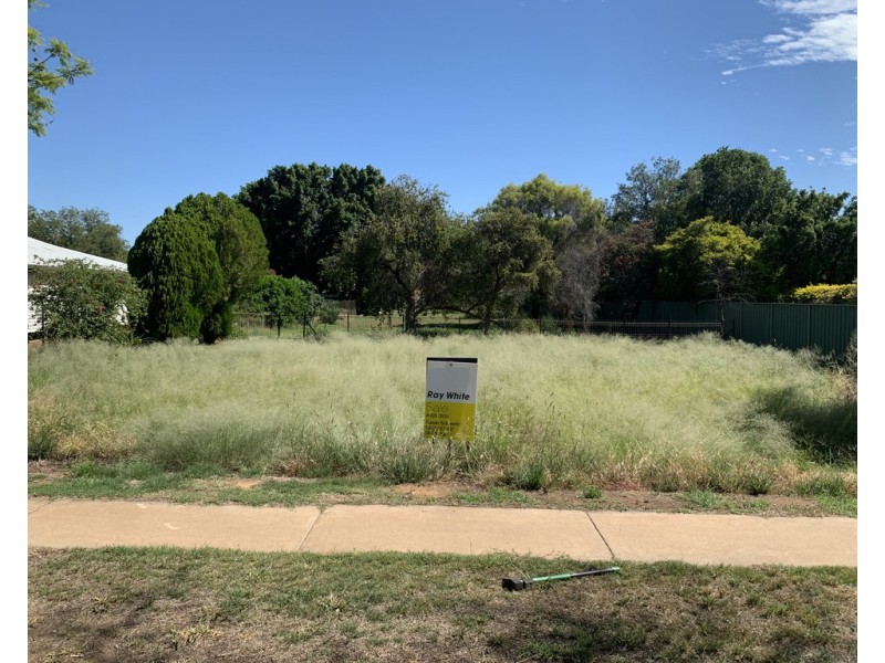 82 Grey Street, St George QLD 4487