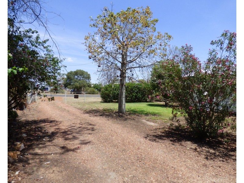60 Moore Street, Dirranbandi QLD 4486