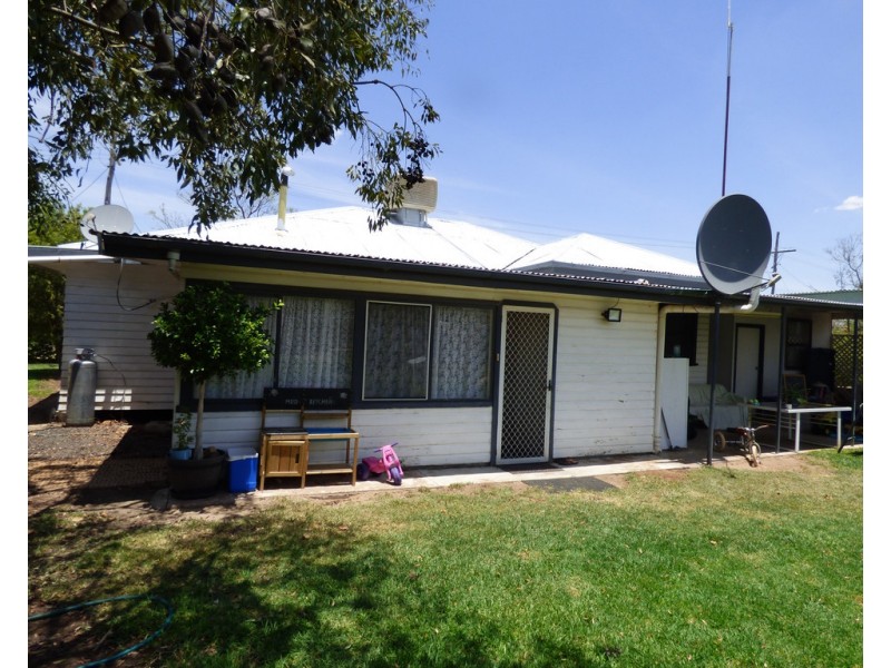 60 Moore Street, Dirranbandi QLD 4486