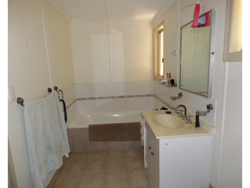 73 Scott Street, St George QLD 4487