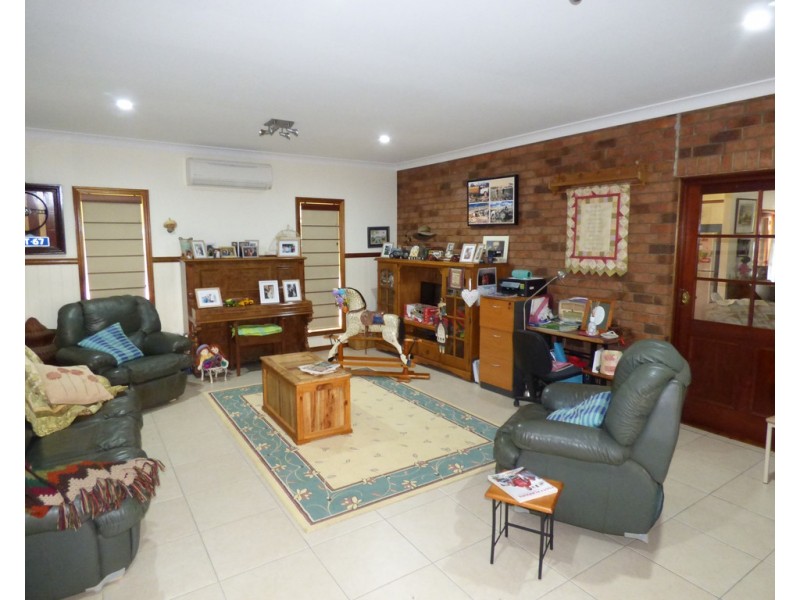 249-253 Alfred Street, St George QLD 4487