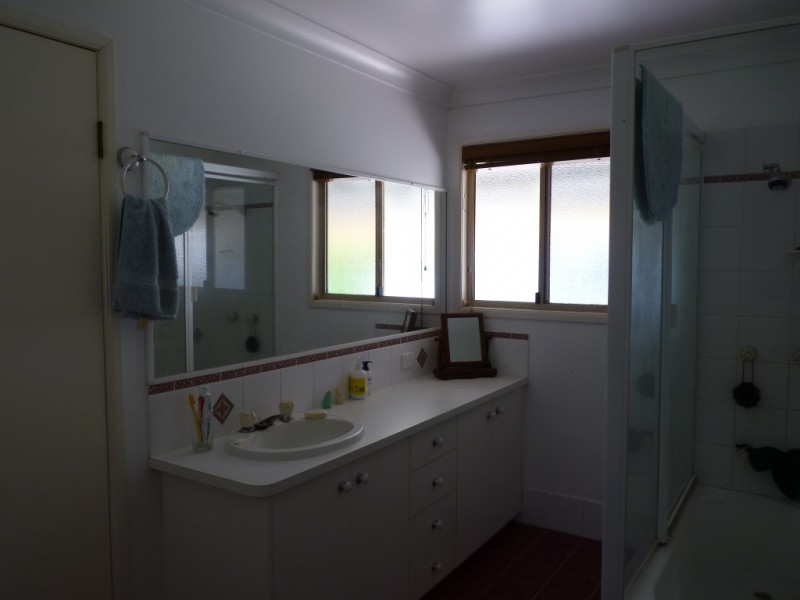 15 Taylor Street, St George QLD 4487