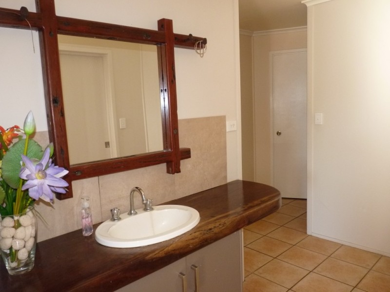 7 Robert Street, St George QLD 4487