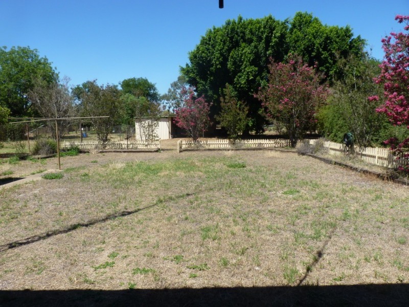 84 Grey Street, St George QLD 4487