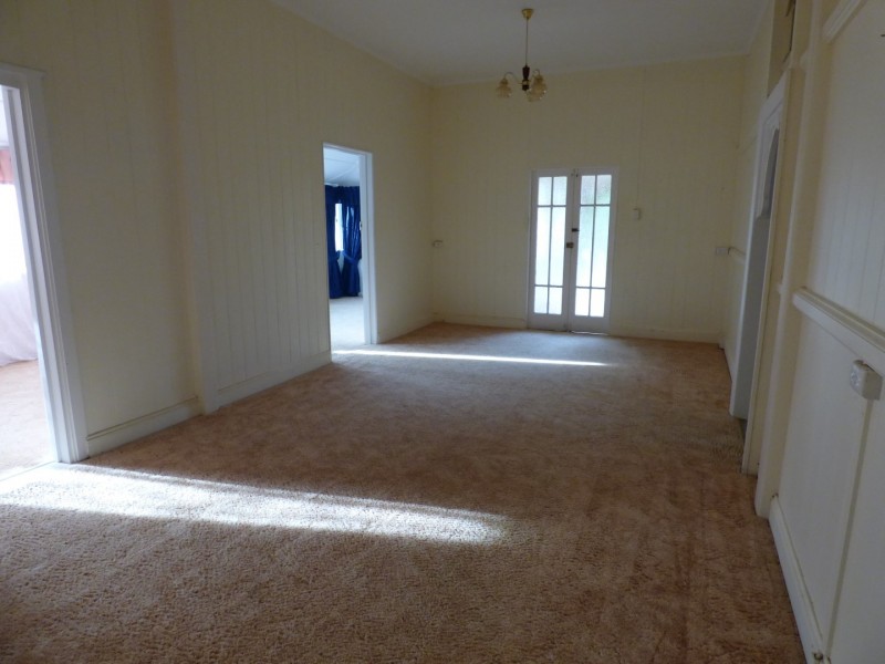 84 Grey Street, St George QLD 4487