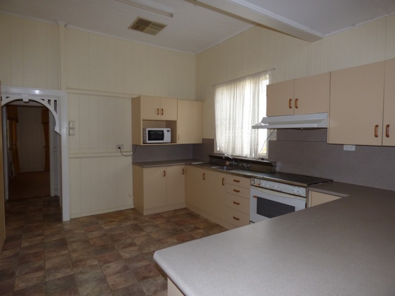 84 Grey Street, St George QLD 4487