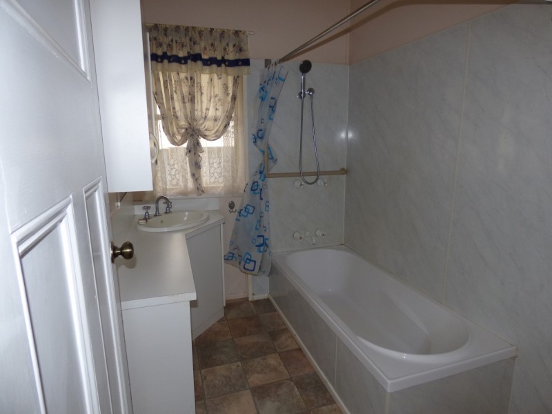 84 Grey Street, St George QLD 4487