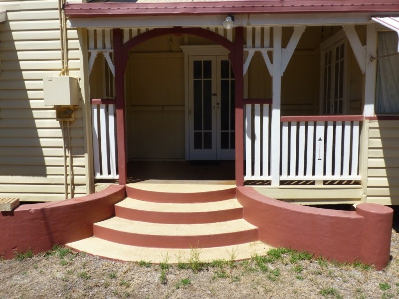 84 Grey Street, St George QLD 4487