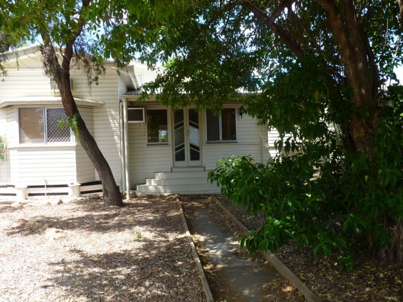 Unit 2, 164 Victoria Street, St George QLD 4487