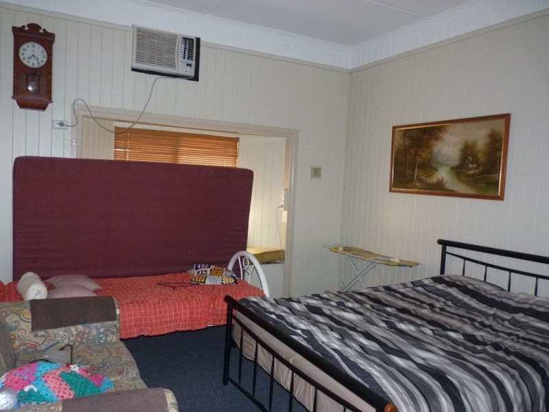 Unit 2, 164 Victoria Street, St George QLD 4487