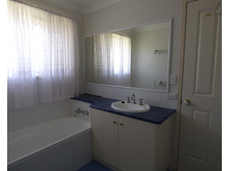 17 Taylor Street, St George QLD 4487