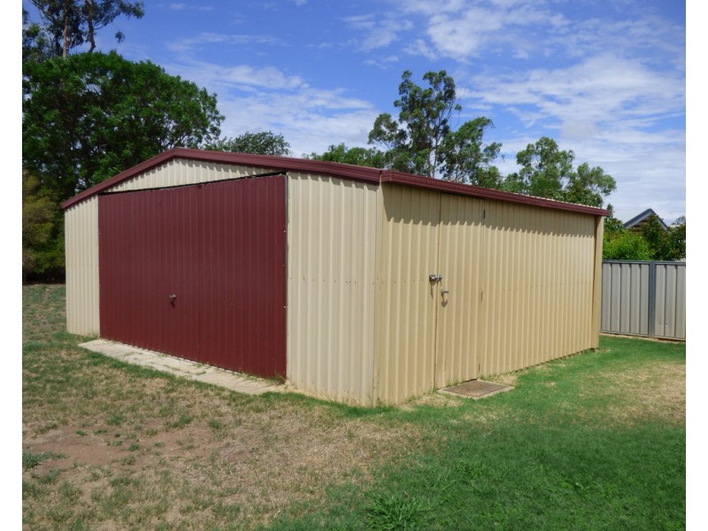17 Taylor Street, St George QLD 4487