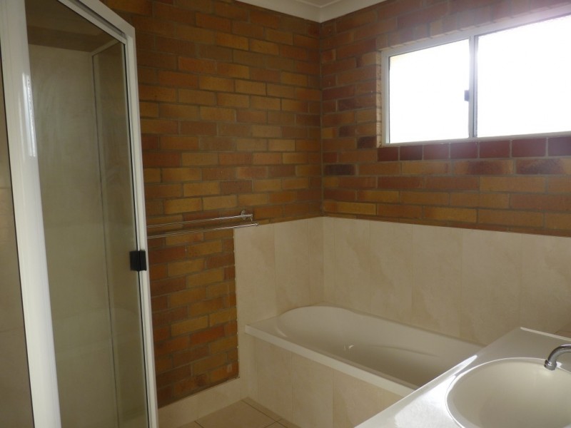 Unit 2, 2 Taylor Street, St George QLD 4487