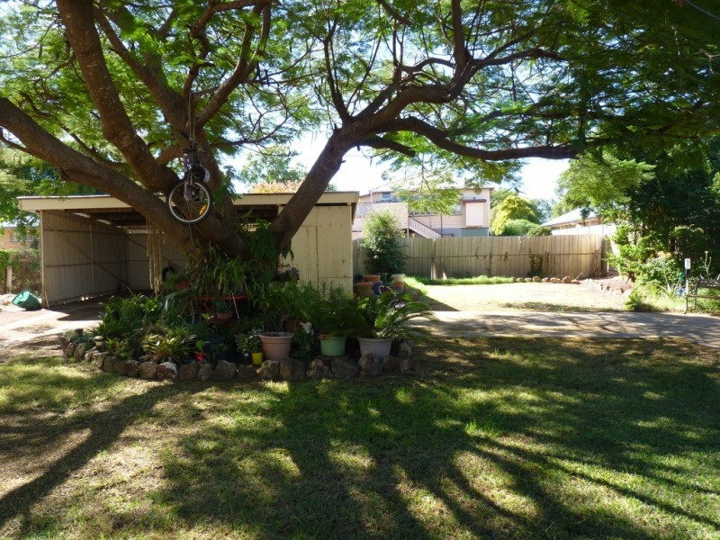 77 Grey Street, St George QLD 4487