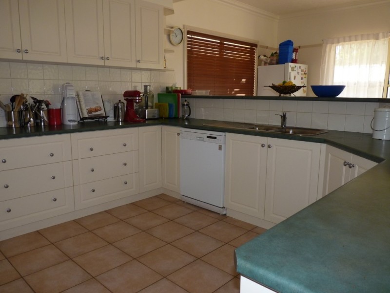 15-17 Weatherall Street, St George QLD 4487