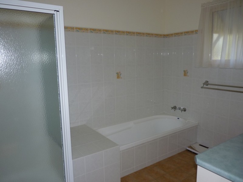 15-17 Weatherall Street, St George QLD 4487