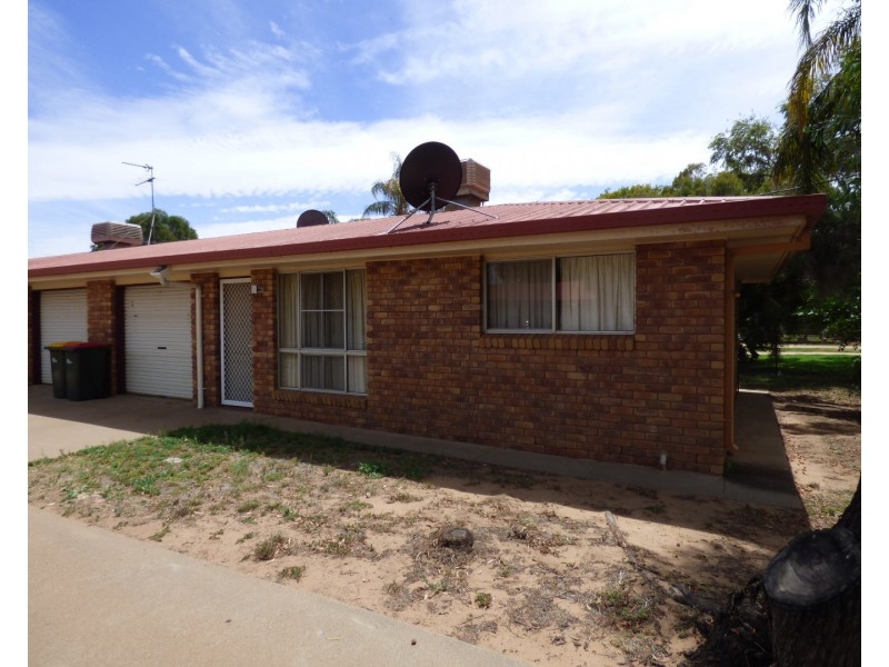 Unit 1, 11-13 Alfred Street, St George QLD 4487