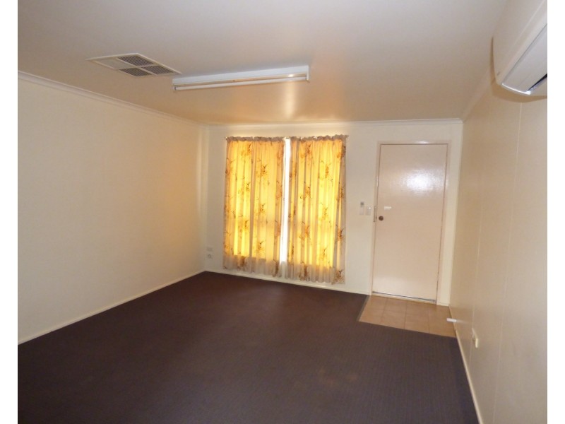 Unit 1, 11-13 Alfred Street, St George QLD 4487