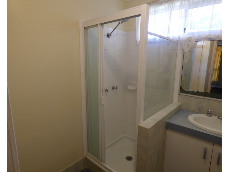 Unit 1, 11-13 Alfred Street, St George QLD 4487