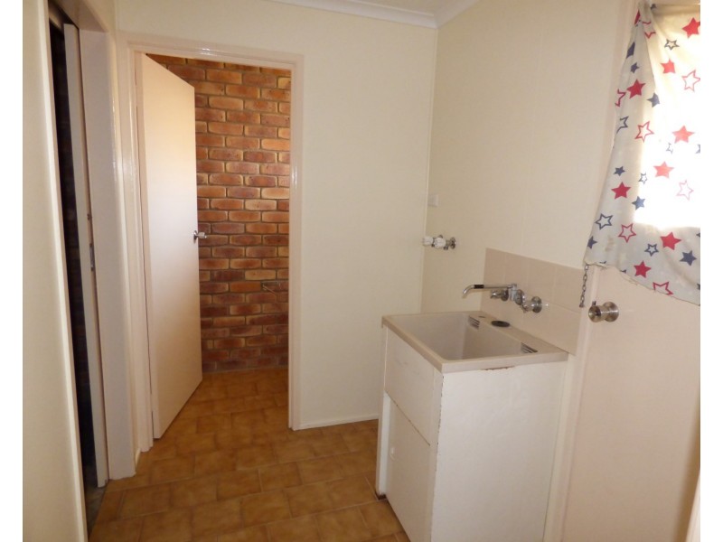 Unit 1, 11-13 Alfred Street, St George QLD 4487