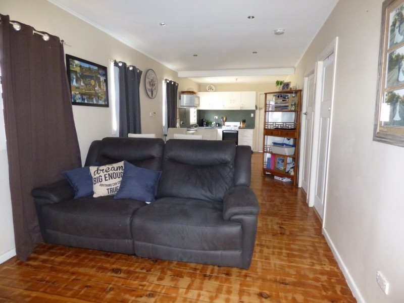 6 Boronia Avenue, St George QLD 4487