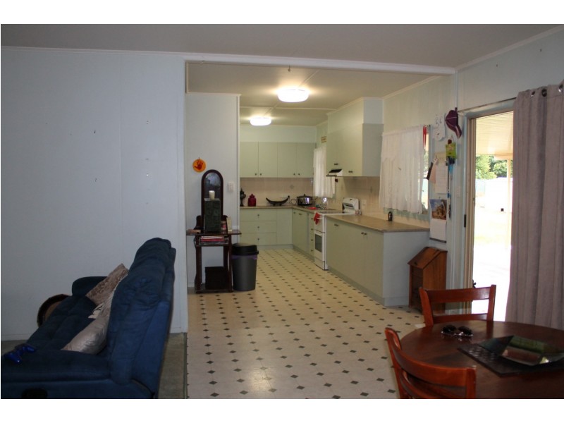 11 Hutt Street, St George QLD 4487