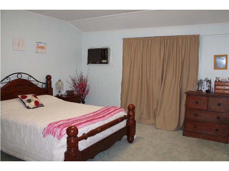 11 Hutt Street, St George QLD 4487