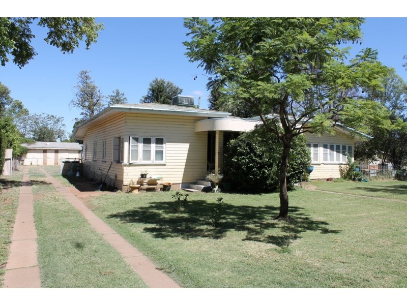 70 Grey Street, St George QLD 4487