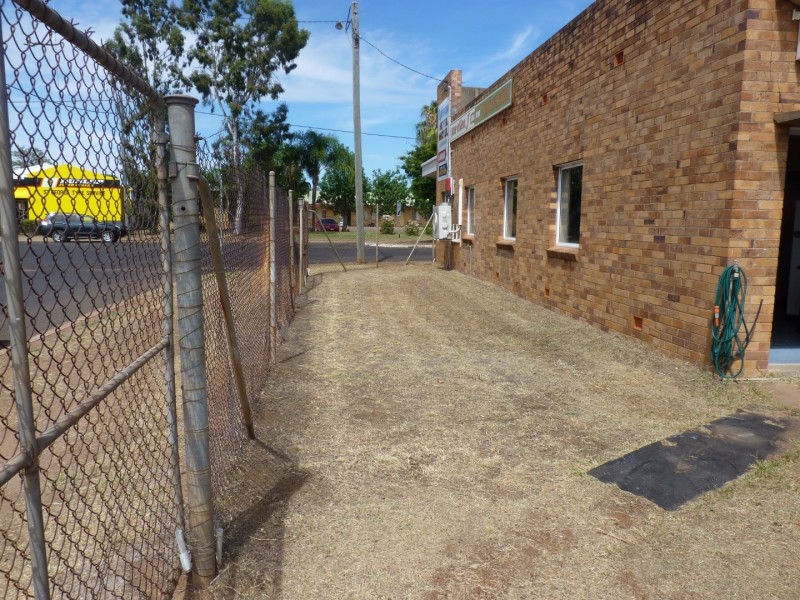 2/11 Grey Street, St George QLD 4487