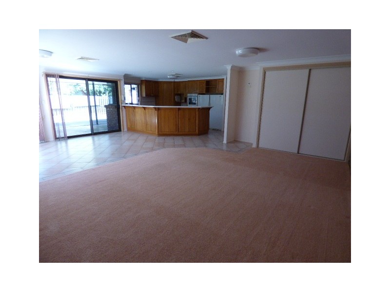 13 Weatherall Street, St George QLD 4487