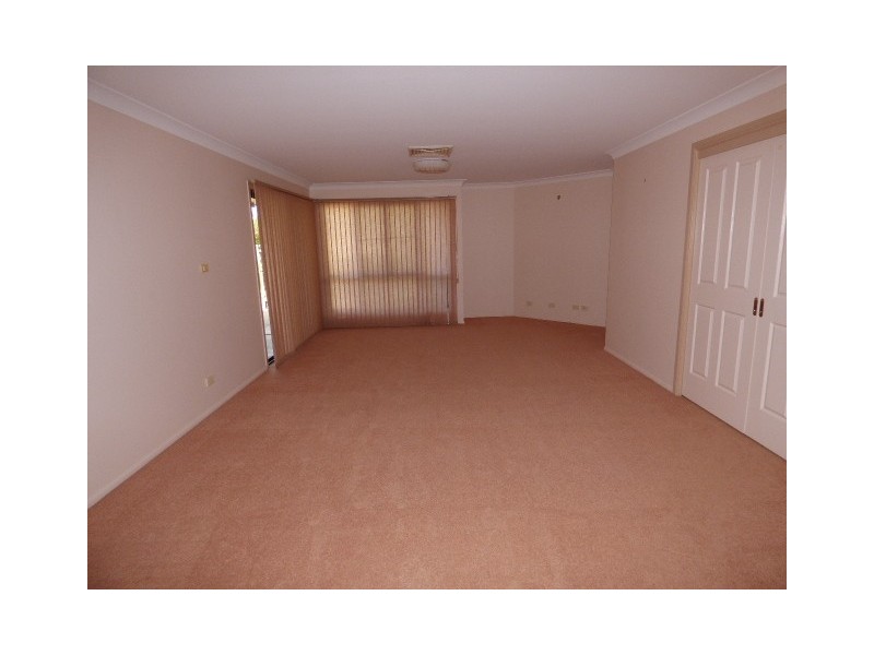 13 Weatherall Street, St George QLD 4487