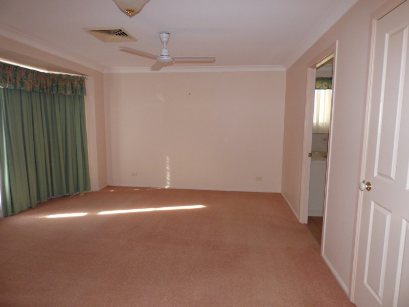 13 Weatherall Street, St George QLD 4487