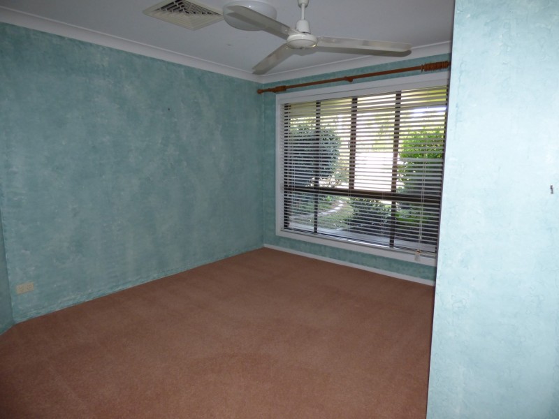 13 Weatherall Street, St George QLD 4487