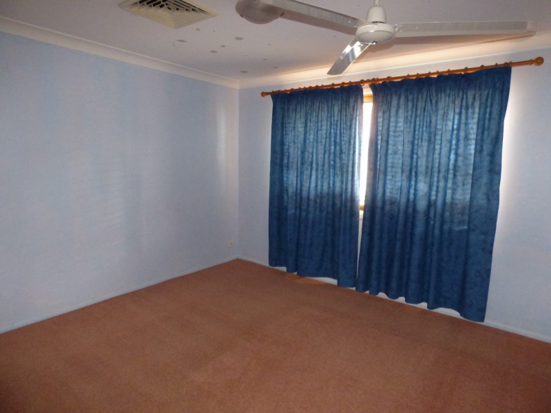 13 Weatherall Street, St George QLD 4487