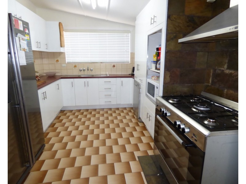 188 Victoria Street, St George QLD 4487