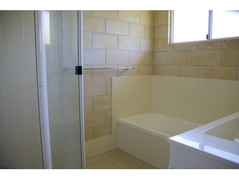 Unit 2, 1 Taylor Street, St George QLD 4487