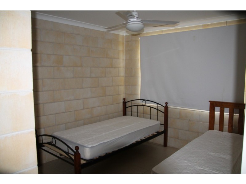 Unit 2, 1 Taylor Street, St George QLD 4487