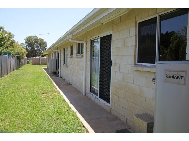 Unit 2, 1 Taylor Street, St George QLD 4487