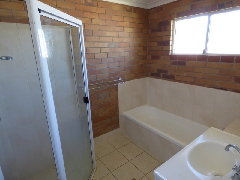 Unit 1, 2 Taylor Street, St George QLD 4487