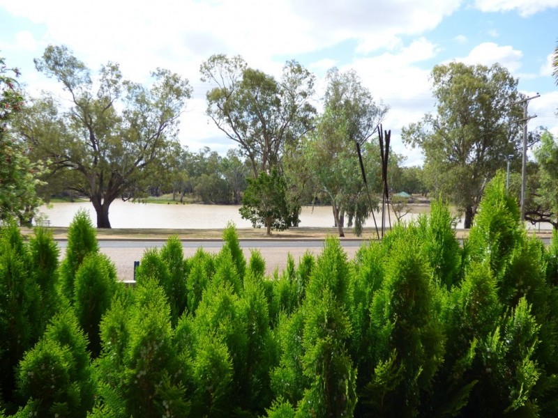 140 Saint Georges Tce, St George QLD 4487