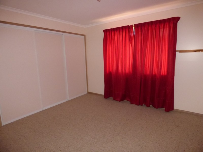 140 Saint Georges Tce, St George QLD 4487