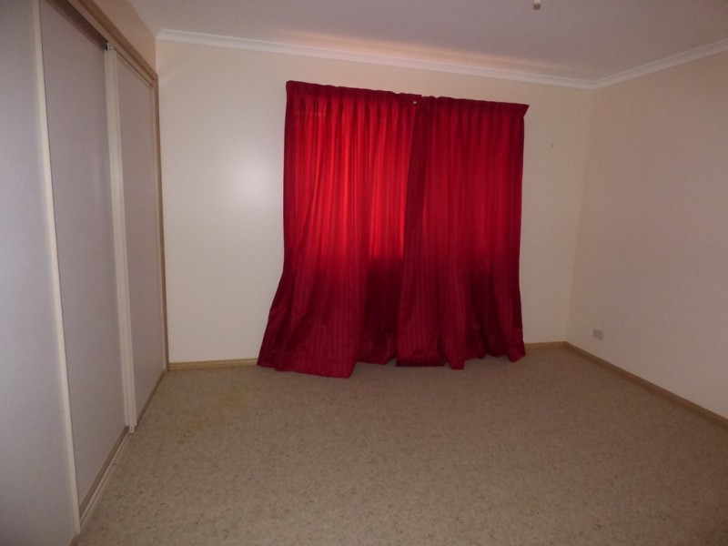 140 Saint Georges Tce, St George QLD 4487