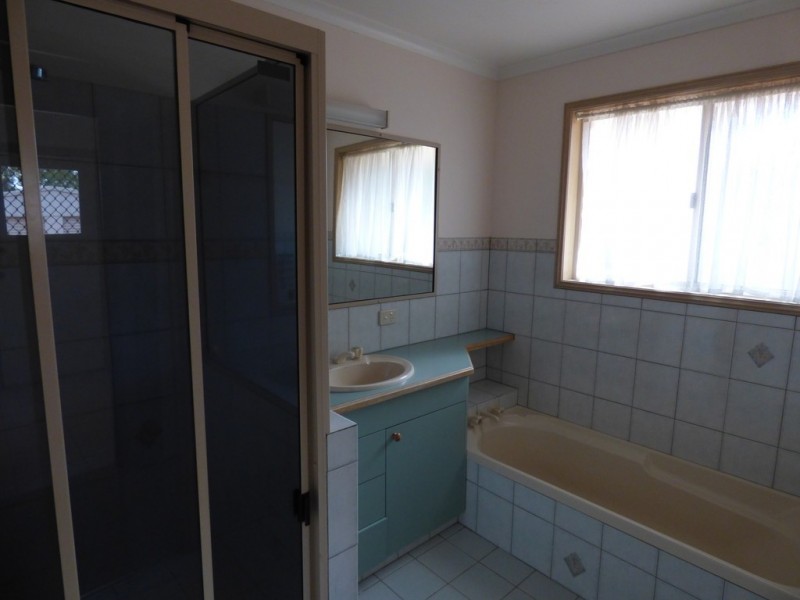 140 Saint Georges Tce, St George QLD 4487